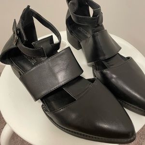 Worn a few times — MINT CONDITION!